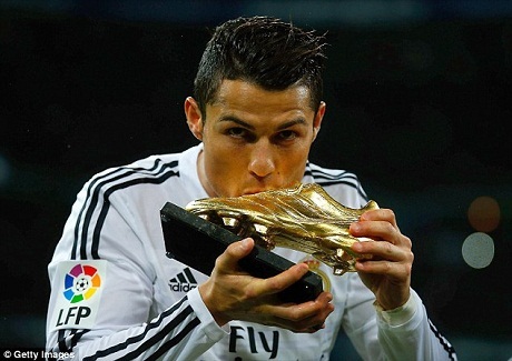 Ronaldo cùng con trai “quậy phá” ở Bahamas - 4 Ronaldo gặt hái rất nhiều danh hiệu trong sự nghiệp quần đùi áo số.