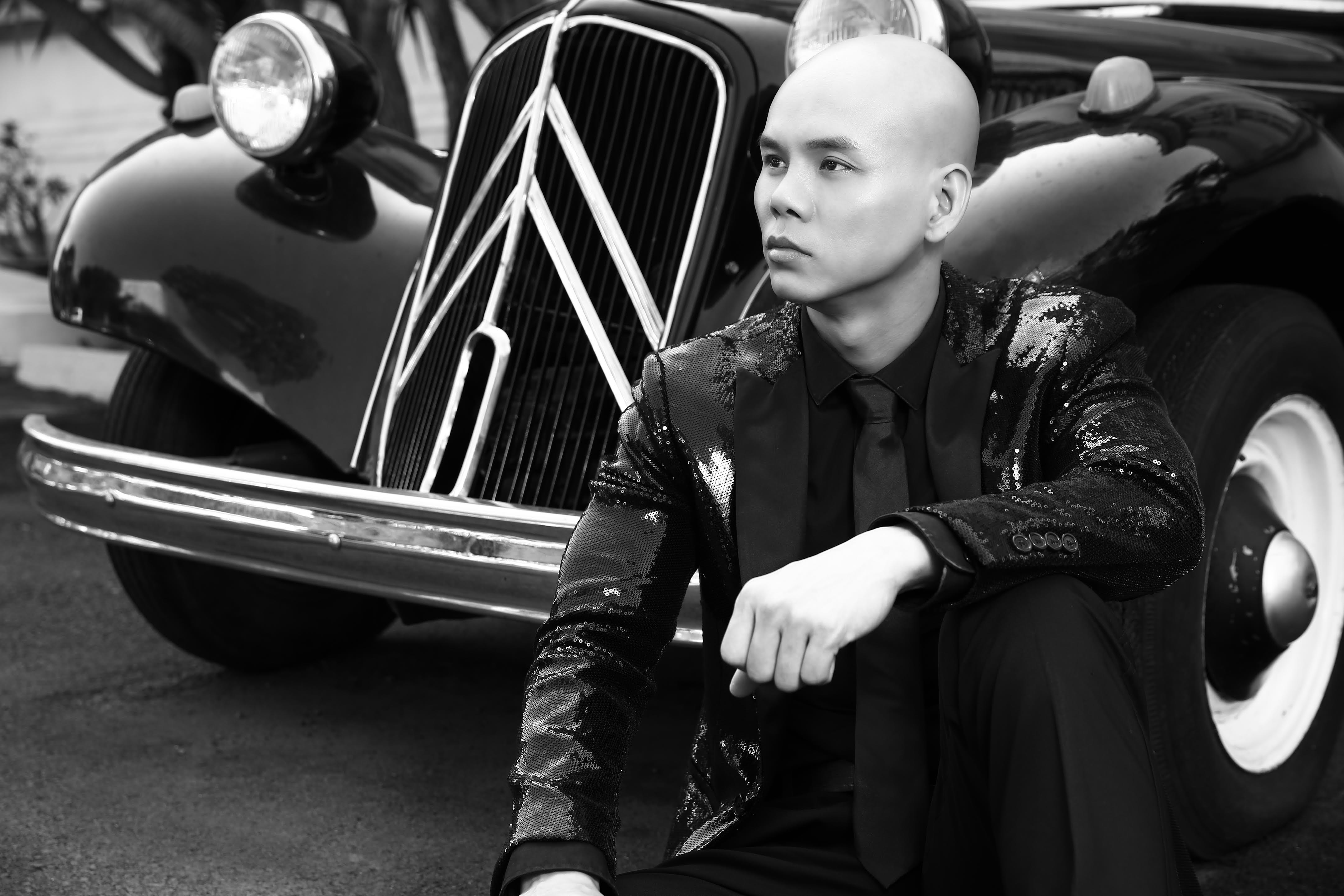 Phan Đình Tùng trở lại với nhạc xưa - 4 Hình ảnh trong album, Phan Đình Tùng với những bộ vest lịch lãm,