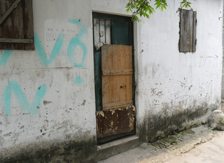 “Chồng” bị chém chết tại phòng trọ, “vợ bé” lao vào tàu tự sát - 2