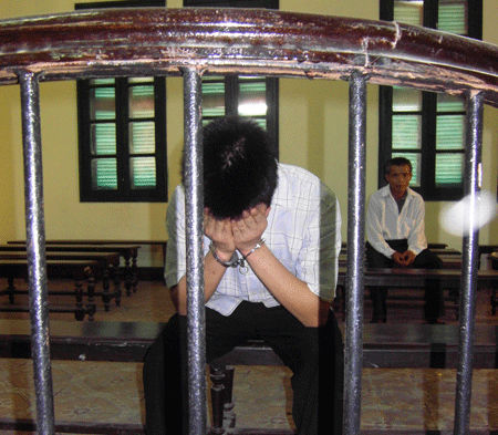 Hại người thu mua sắt vụn, kẻ cướp gục mặt lĩnh án - 1 Hại người thu mua sắt vụn, kẻ cướp gục mặt lĩnh án - 1