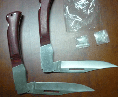 "Lận lưng" dao găm, ma túy còn lớn tiếng vu vạ CSHS - 2 "Lận lưng" dao găm, ma túy còn lớn tiếng vu vạ CSHS - 2