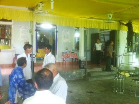Hai vợ chồng chết bất thường trong nhà - 1 Đám tang của đôi vợ chồng xấu số được nhà tiến hành trong sáng 23/10.