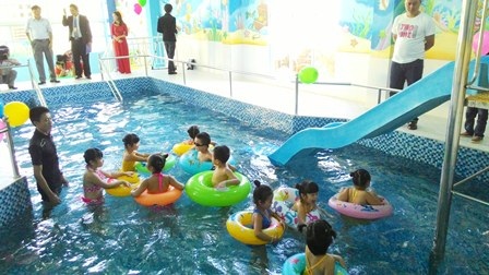 TP Huế: Khánh thành nhà bể bơi thông minh 2,2 tỷ đồng - 1 Nhà bể bơi thông minh tầng 1 dành cho trẻ nhỏ tuổi.