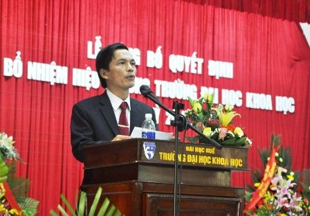Trường ĐH Khoa học Huế có Hiệu trưởng mới - 2 PGS.TS.Hoàng Văn Hiển, tân Hiệu trưởng ĐH Khoa học Huế phát biểu nhận nhiệm vụ mới.