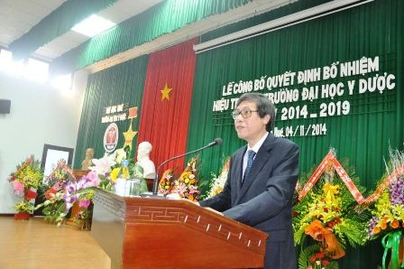 Đại học Huế bổ nhiệm Hiệu trưởng 3 trường đại học thành viên - 3 GS.TS. Cao Ngọc Thành, Hiệu trưởng Đại học Y Dược nhiệm kỳ 2014-2019 phát biểu tại lễ bổ nhiệm.