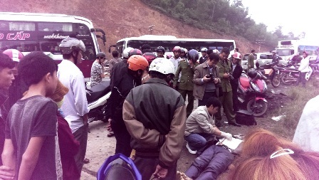 Cha đi đưa thiệp cưới cho con thì tử nạn thương tâm.