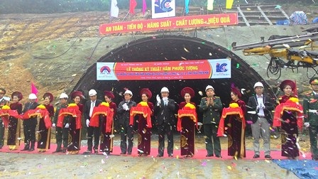 Thông hầm đường bộ quan trọng cuối cùng trên quốc lộ 1A - 1 Cắt băng khánh thành thông kỹ thuật hầm Phước Tượng