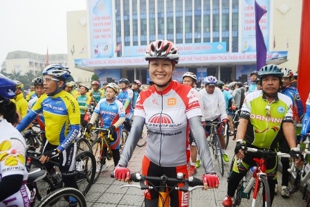 TP Hồ Chí Minh và Huế giành giải nhất đua xe đạp địa hình - 1 Giải đấu còn thu hút cả các vận động viên nữ và người lớn tuổi tham gia