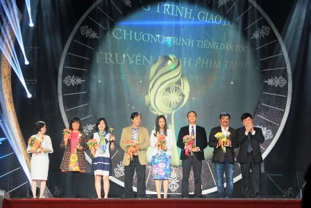 "Đường lên Điện Biên" nhận giải khuyến khích - 3 Giải vàng chương trình Ca múa nhạc, Sân khấu