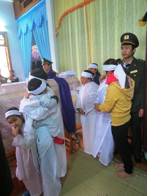 Một kiểm lâm tử nạn vì bị cành cây lớn rơi trúng người - 1 Gia đình đau đớn trước sự ra đi bất ngờ của anh Thành.