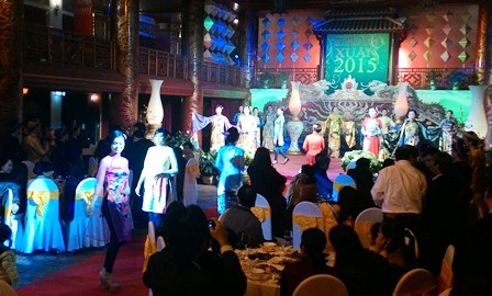 Biểu diễn áo dài truyền thống Huế