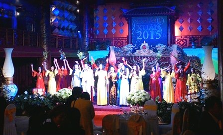 Biểu diễn áo dài truyền thống Huế