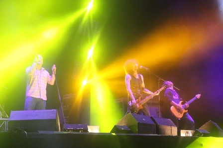 Microwave cùng ca khúc nổi tiếng