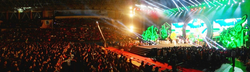 Hồ Ngọc Hà “cháy” hết mình trong Hành trình bài ca sinh viên - 1 Toàn bộ Trung tâm Thể thao tỉnh TT-Huế kín chỗ tối 9/1