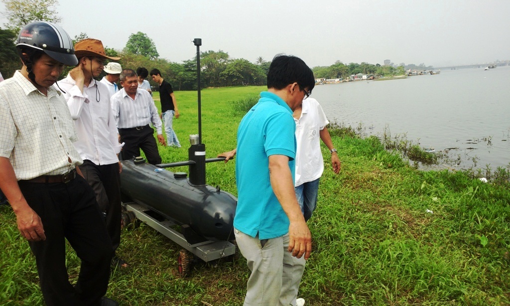 Hạ thủy tàu lặn Hoàng Sa