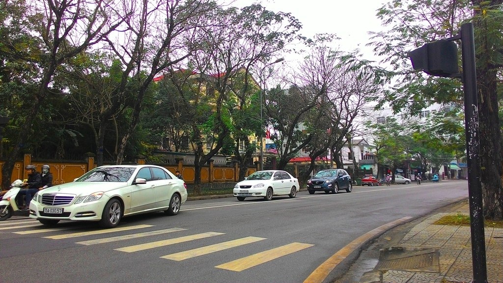Tiết trời đẹp, nhiều cung bậc cảm xúc trong ngày đầu năm 2015 - 21 Đường Nguyễn Huệ cũng ít người qua lại