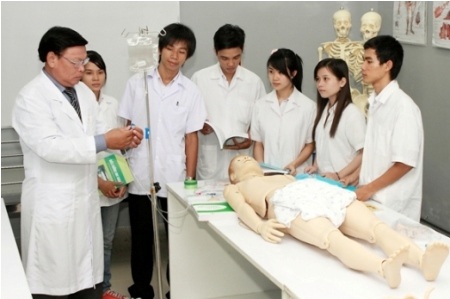 Báo động sinh viên Y khoa bị trầm cảm, có ý nghĩ tự tử gia tăng - 1 SV Y khoa tại Việt Nam đang có dấu hiệu trầm cảm, ý tưởng tự tử cao - theo nghiên cứu mới nhất