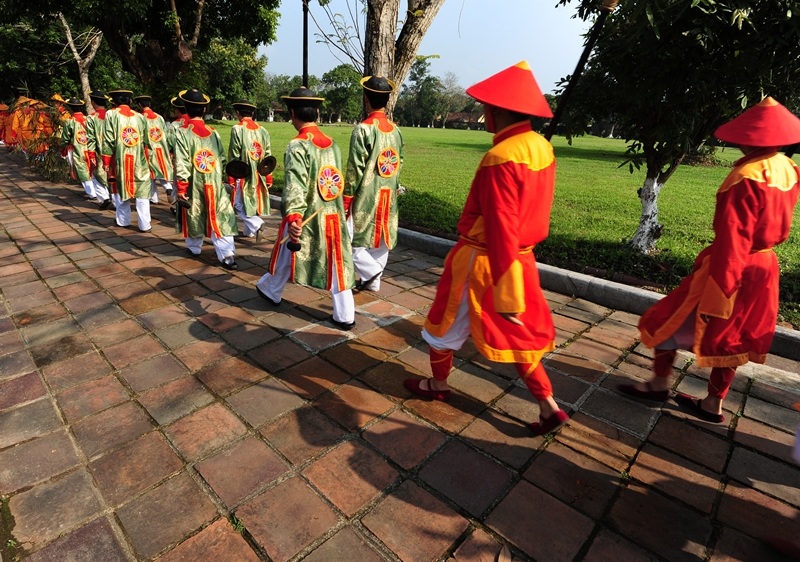 Tái hiện lễ dựng nêu xưa trong Hoàng cung Huế - 10 Đoàn rước với phục trang xưa rất uy nghiêm