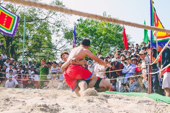 Những pha vật võ đẹp mắt của trai làng Thủ Lễ - 18 Những pha vật võ rộn rã đầu xuân Quý Mùi 2015