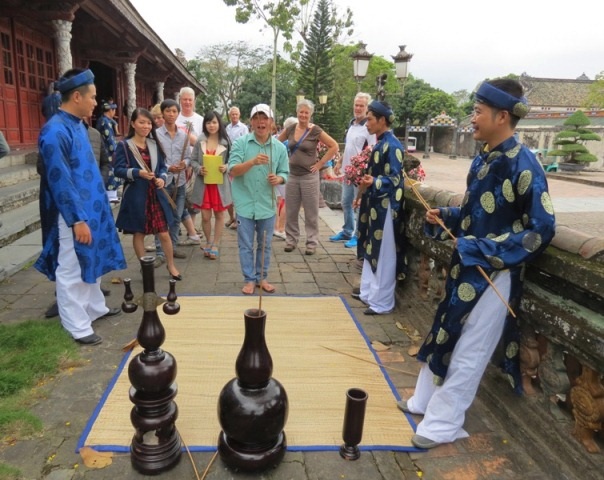 Tái hiện trò chơi tết cung đình xưa tại Huế - 1 Trò chơi đầu hồ