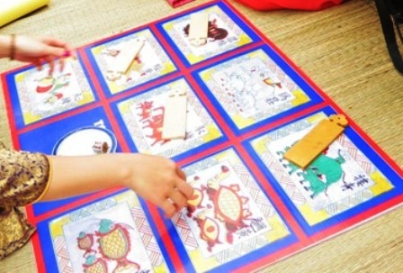 Tái hiện trò chơi tết cung đình xưa tại Huế - 4 Gần giống với bầu cua nhưng có đến 8 ô đặt và các con vật nhìn cầu kỳ hơn