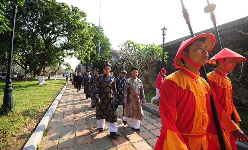 Tái hiện lễ dựng nêu xưa trong Hoàng cung Huế - 3 Đoàn nhạc nghi lễ cung đình đi theo ông nêu chơi những bản nhạc rộn ràng