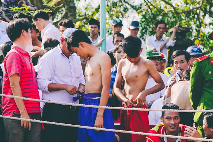 Những pha vật võ đẹp mắt của trai làng Thủ Lễ - 7 2 đô quần xanh quần đỏ vào sới