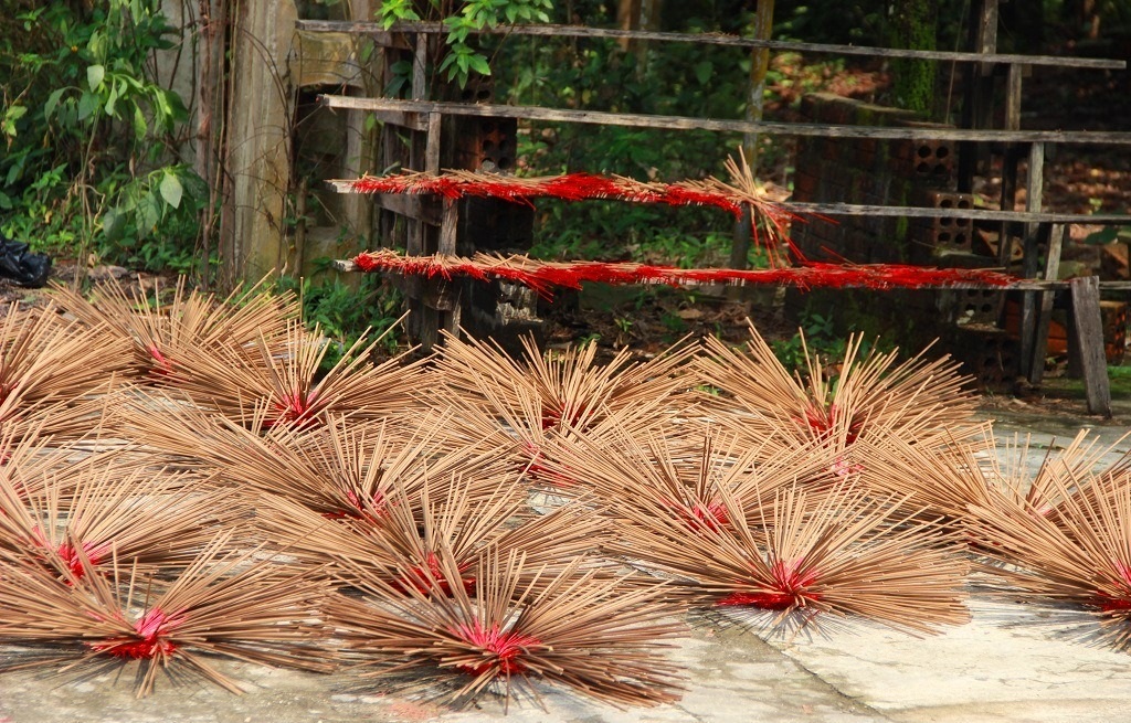Về làng hương trầm ngửi vị Tết - 5 Làm hương trầm ở làng Thủy Xuân
