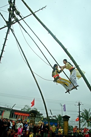 Nhiều lễ hội dân gian dịp Tết Ất Mùi tại Huế - 1 Lễ hội đu tiên Điền Hòa, Phong Điền, Huế