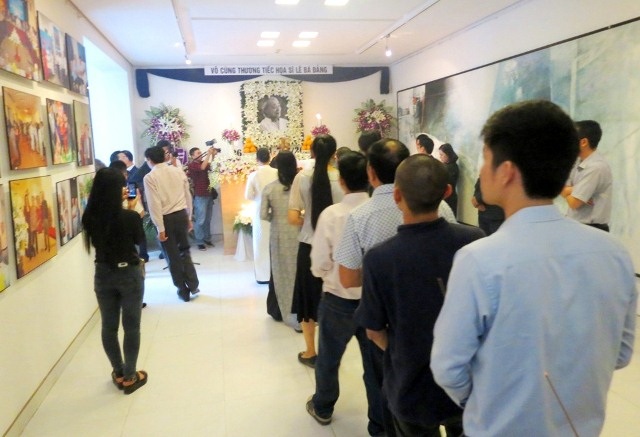 Xúc động lễ tưởng niệm họa sĩ Lê Bá Đảng - 7 Đoàn người nối dài để viếng họa sĩ