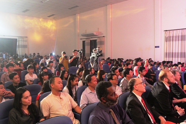 Buổi giao lưu âm nhạc thắt chặt tình cảm giữa cố đô Huế và Mỹ - 3 Đêm nhạc thu hút nhiều khán giả đến thưởng thức