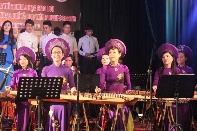 Buổi giao lưu âm nhạc thắt chặt tình cảm giữa cố đô Huế và Mỹ - 5 Nhiều tiết mục mang đậm màu sắc dân tộc Việt Nam và cố đô Huế