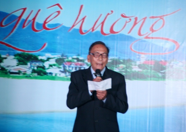 Lắng lòng trong đêm thơ Nguyên Tiêu hướng tình yêu về biển đảo - 5 Nhà
thơ Nguyễn Như Kính (CLB Sông Bồ - Hương Trà) đã viết bài thơ