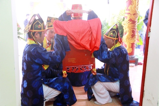 Lễ tế các tiên y và lễ tưởng niệm ngày mất danh y Lê Hữu Trác - 2 và dâng lễ vật lên Hải Thượng Lãn Ông