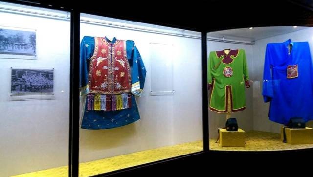 Trưng bày các trang phục của nhạc công cung đình Huế xưa