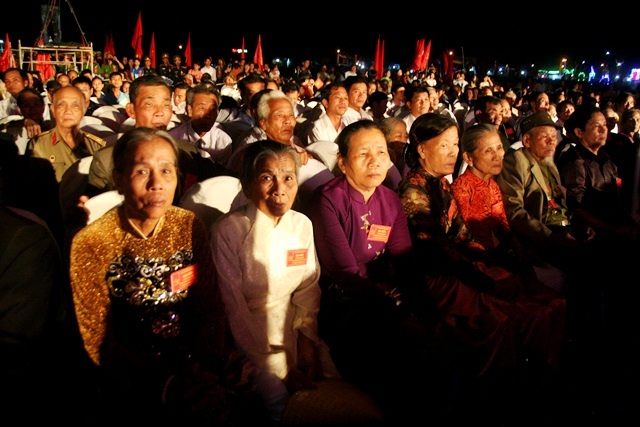 Kỷ niệm 40 năm giải phóng điểm đầu Thừa Thiên Huế - 3 Lớp lớp lão thành cách mạng, cựu chiến binh bồi hồi cảm xúc trong ngày đại lễ