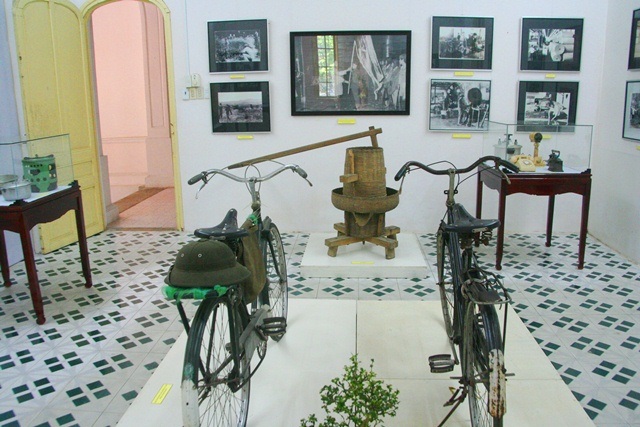 Bồi hồi xem kỷ vật một thời Huế sau ngày giải phóng - 1 Phòng trưng bày tại Bảo tàng Văn hóa Huế