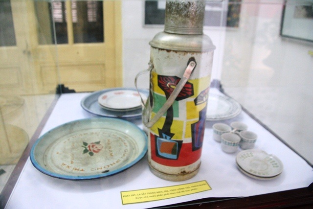 Bồi hồi xem kỷ vật một thời Huế sau ngày giải phóng - 2 Phích nước sôi