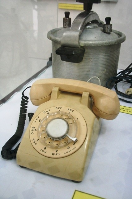 Bồi hồi xem kỷ vật một thời Huế sau ngày giải phóng - 7 Điện thoại, một phương tiện liên lạc xa xỉ