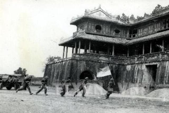 "Giải phóng Trị - Thiên Huế là trận quyết chiến thứ 2 dẫn đến giải phóng Sài Gòn" - 2 Quân giải phóng tiến vào Đại Nội - Huế ngày 25/3