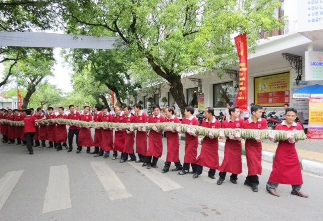 Tiến về công viên Tứ Tượng