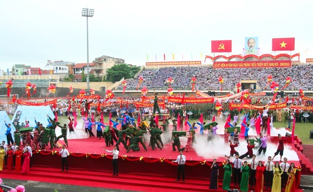 Xúc động tưởng nhớ các thế hệ hy sinh cho non sông giải phóng - 6 Đại hoạt cảnh quân và dân cùng chiến đấu