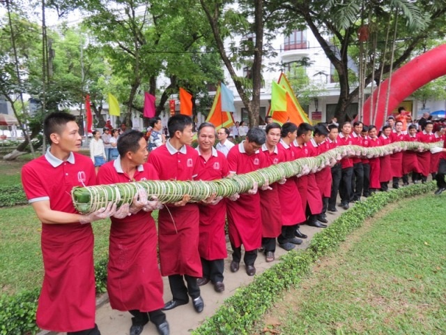 Tiến về công viên Tứ Tượng