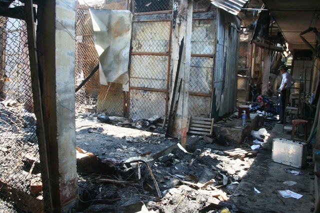 Nhiều lô hàng bị thiêu rụi