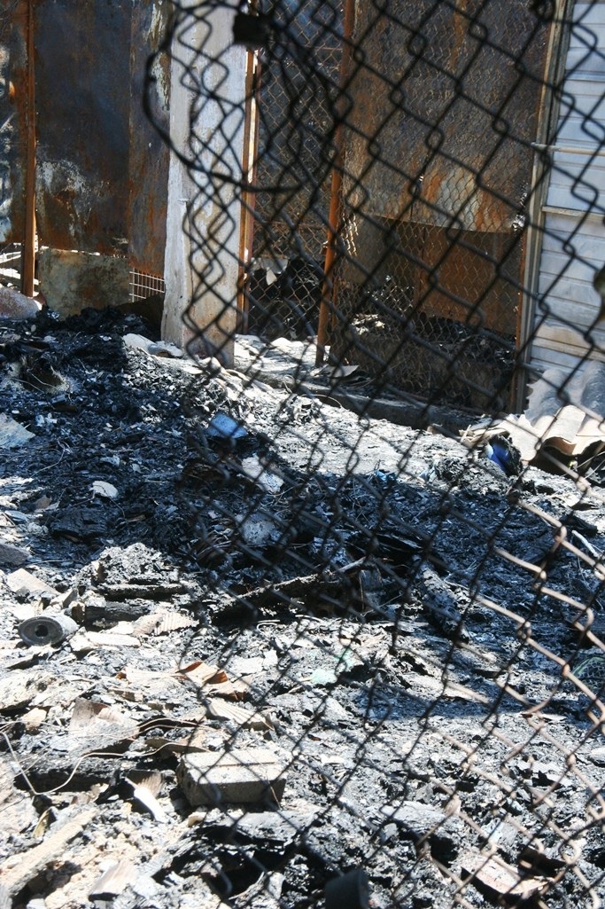 Nhiều lô hàng bị thiêu rụi