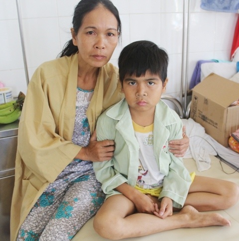 Bi đát cảnh con mắc bệnh hiểm nghèo ngóng cha ung thư giai đoạn cuối - 1 Bi đát cảnh con mắc bệnh hiểm nghèo ngóng cha ung thư giai đoạn cuối