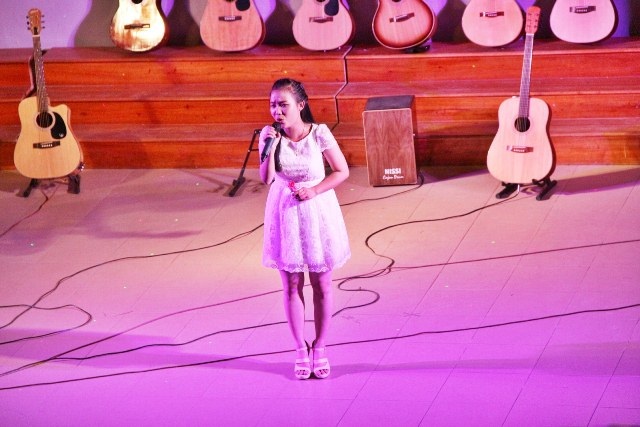 6 trường Đại học “cháy” cùng đêm nhạc Acoustic gây quỹ từ thiện - 8 Nữ sinh viên Đại học Ngoại ngữ có giọng hát nhẹ nhàng và sâu lắng cùng ca khúc tiếng Hàn