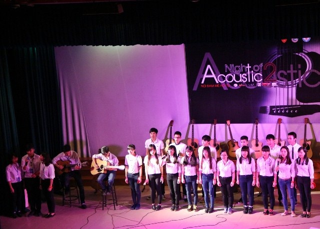 6 trường Đại học “cháy” cùng đêm nhạc Acoustic gây quỹ từ thiện - 9 Mỗi giai điệu, mỗi chất giọng đều tràn đầy sự nhiệt huyết của tuổi trẻ