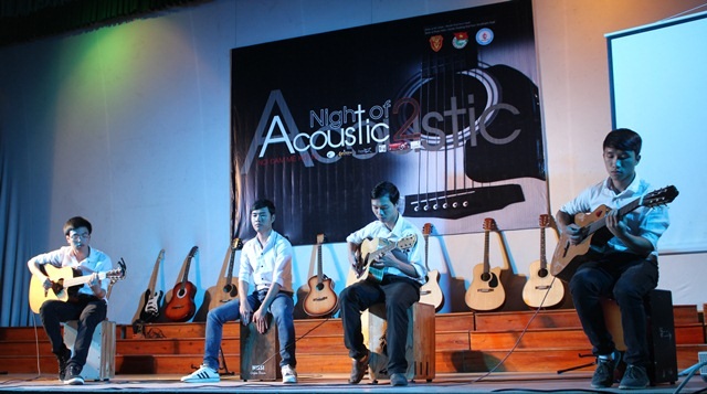 6 trường Đại học “cháy” cùng đêm nhạc Acoustic gây quỹ từ thiện - 3 Dàn hợp tấu sinh viên