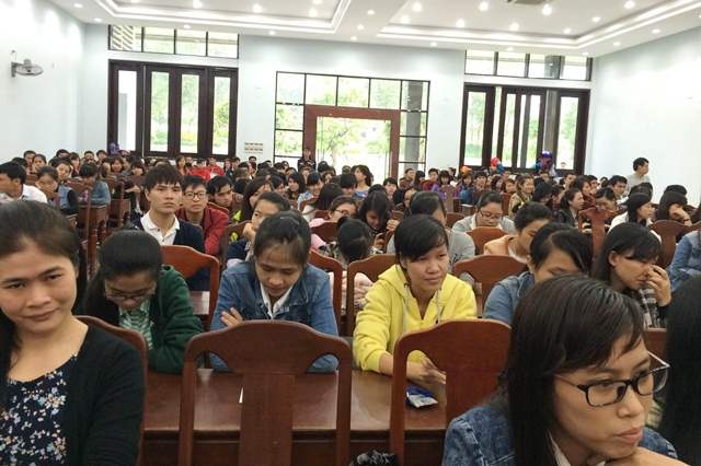 Hội thảo tư vấn việc làm cho sinh viên Đại học Luật Huế - 1 Đông đảo SV Đại học Luật Huế đến tham dự hội thảo tư vấn việc làm